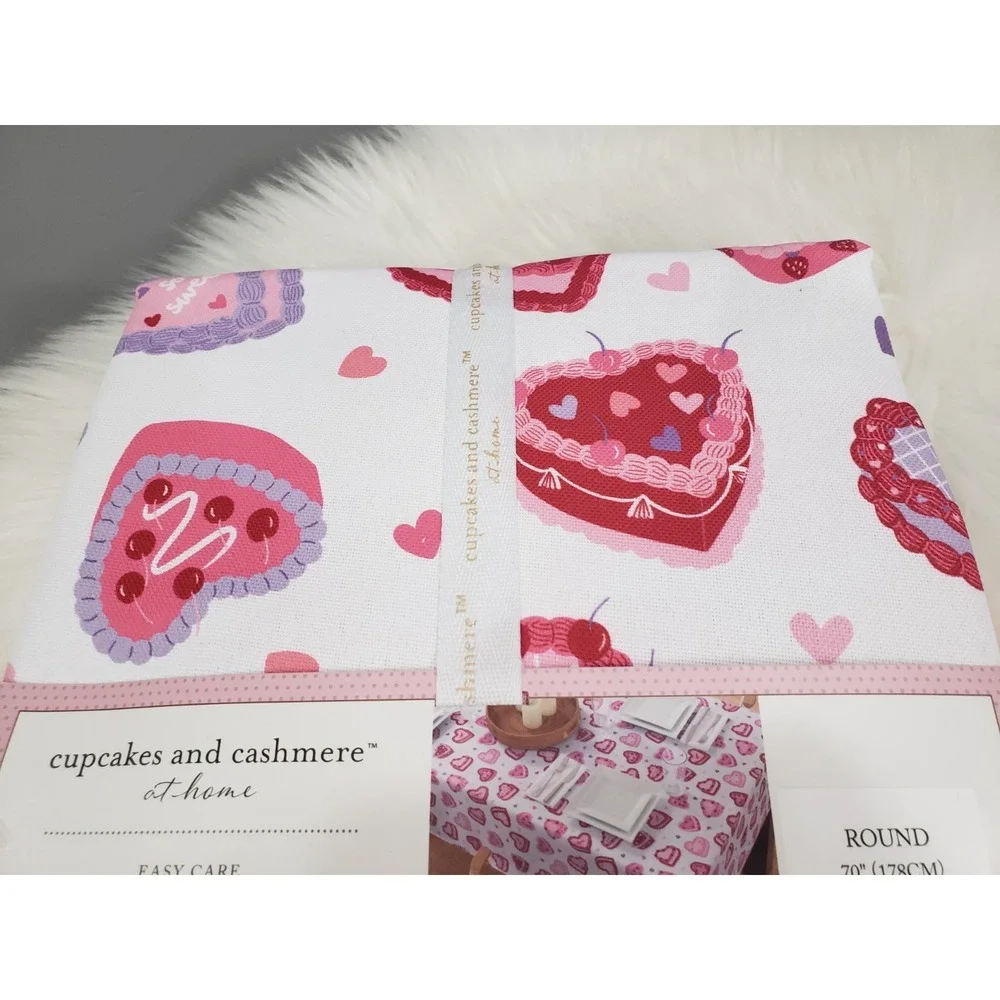 Cupcakes & Cashmere Valentine Hearts Tablecloth 70